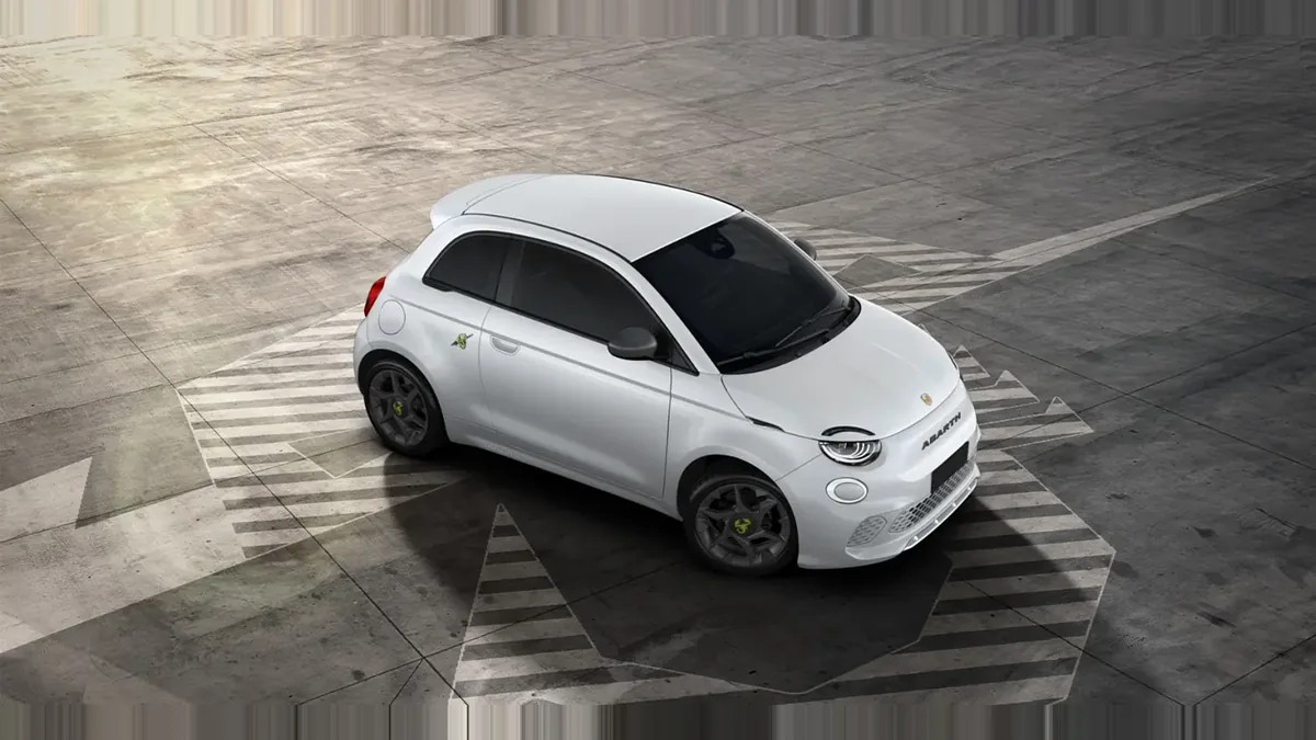 Abarth 500e 42kWh en renting en Zaragoza — Trasera