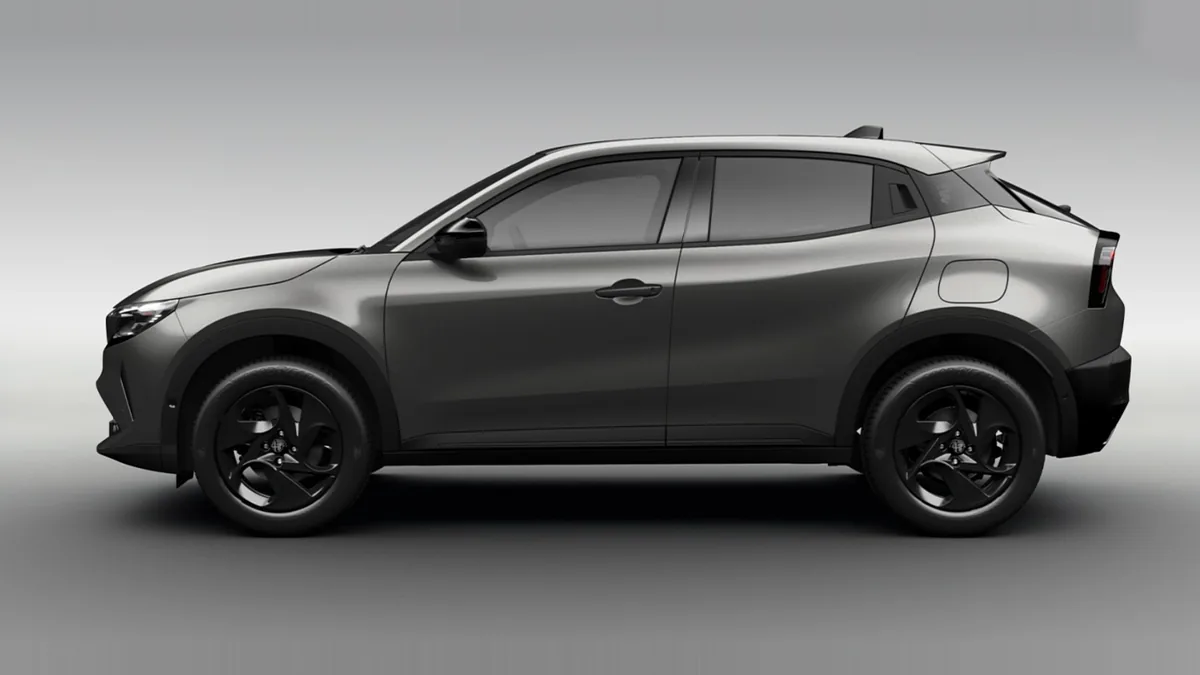 Alfa Romeo Junior Ibrida en renting en Zaragoza — Trasera