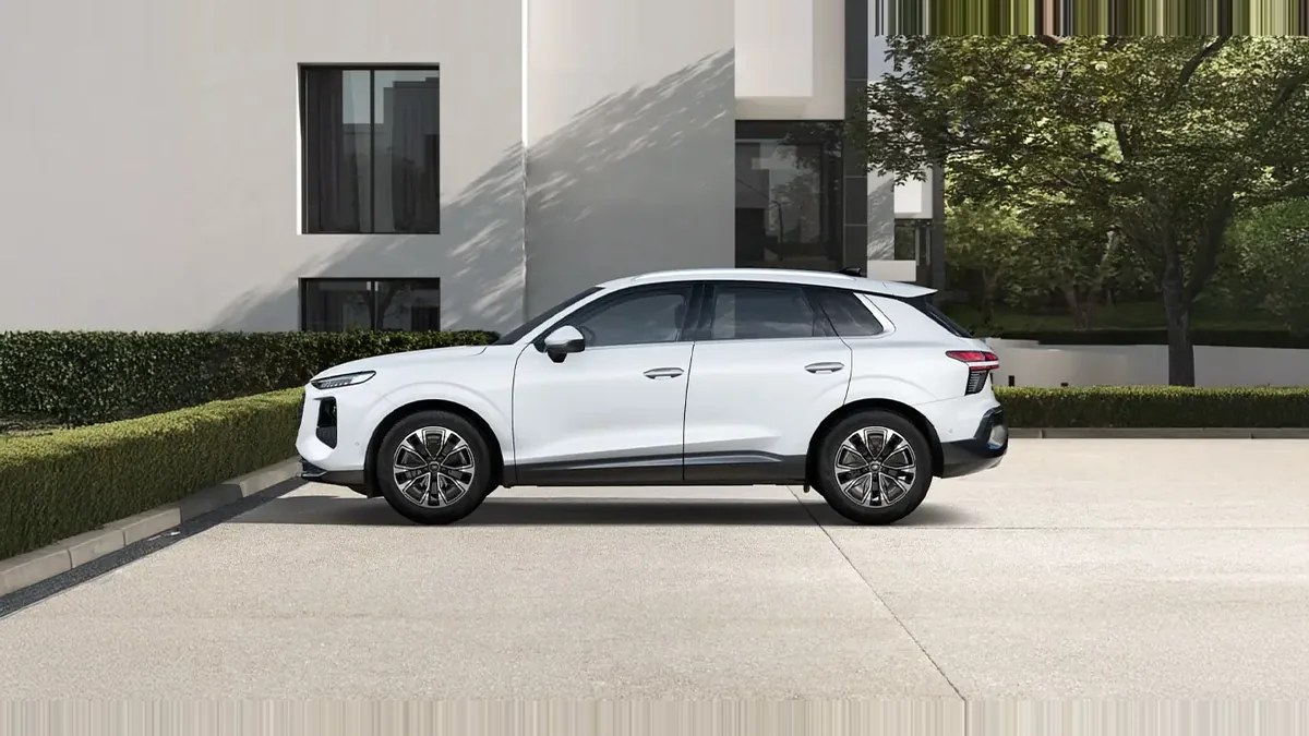 Audi Q3 Advanced TDI 110 kW S Tronic en renting en Zaragoza — Trasera