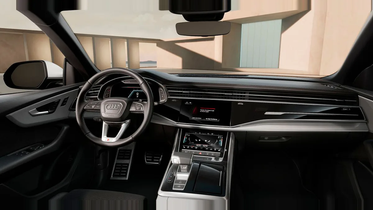 Audi Q8 SUV S line 45 TDI Quattro Tiptronic en renting en Zaragoza — Interior