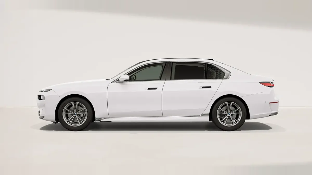BMW Serie 7 740d xDrive en renting en Zaragoza — Trasera