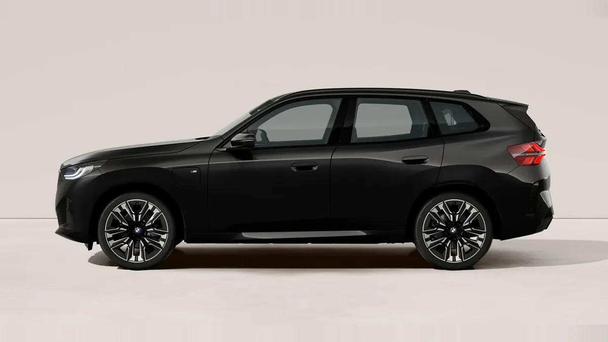BMW X3 30e xDrive en renting en Zaragoza — Trasera