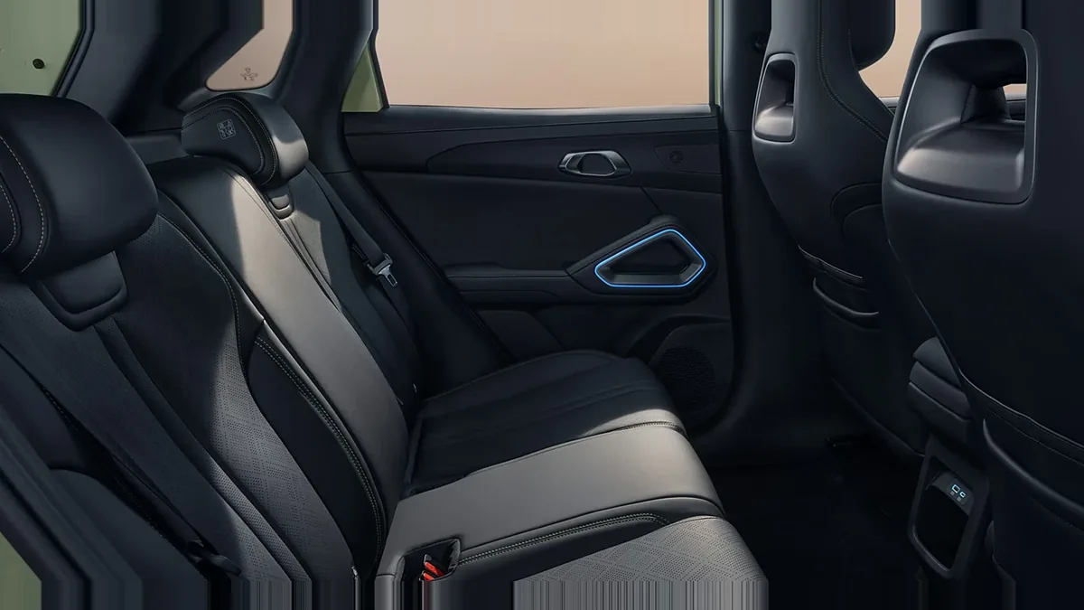 BYD Atto 2 DM-i Boost 156kW en renting en Zaragoza — vista 7