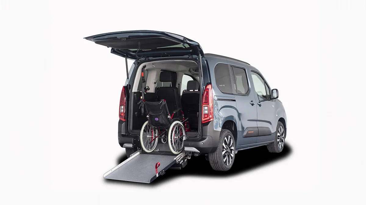 Citroën Berlingo Talla XL BlueHDi 100 YOU L2 N1 Adaptado en renting en Zaragoza — Trasera