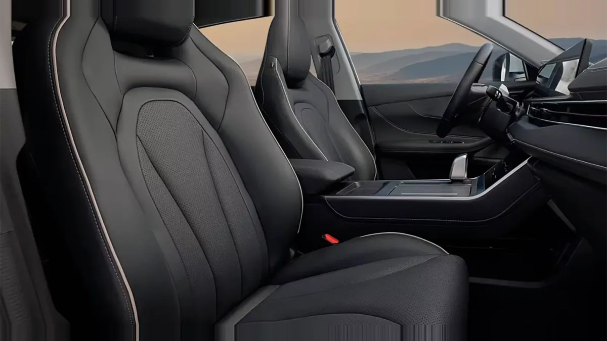 Ebro s400 1.5 DHE HEV Excellent CVT en renting en Zaragoza — Interior