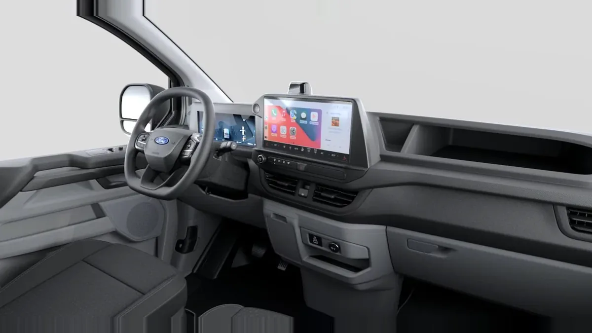 Ford TRANSIT CUSTOM  Kombi BEV 83kWh 100kW 340 L1 Trend en renting en Zaragoza — Interior