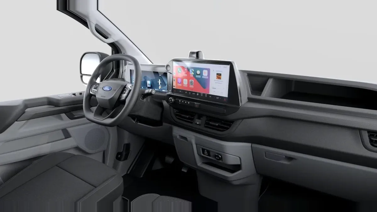 Ford TRANSIT CUSTOM Van BEV 83kWh 100kW 320 L1 Trend en renting en Zaragoza — Interior