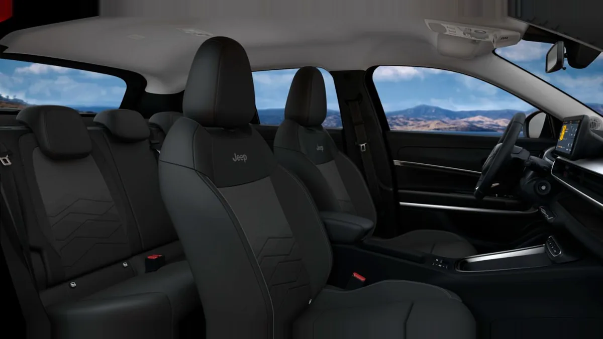 Jeep AVENGER E-HYBRID ALTITUDE en renting en Zaragoza — vista 8