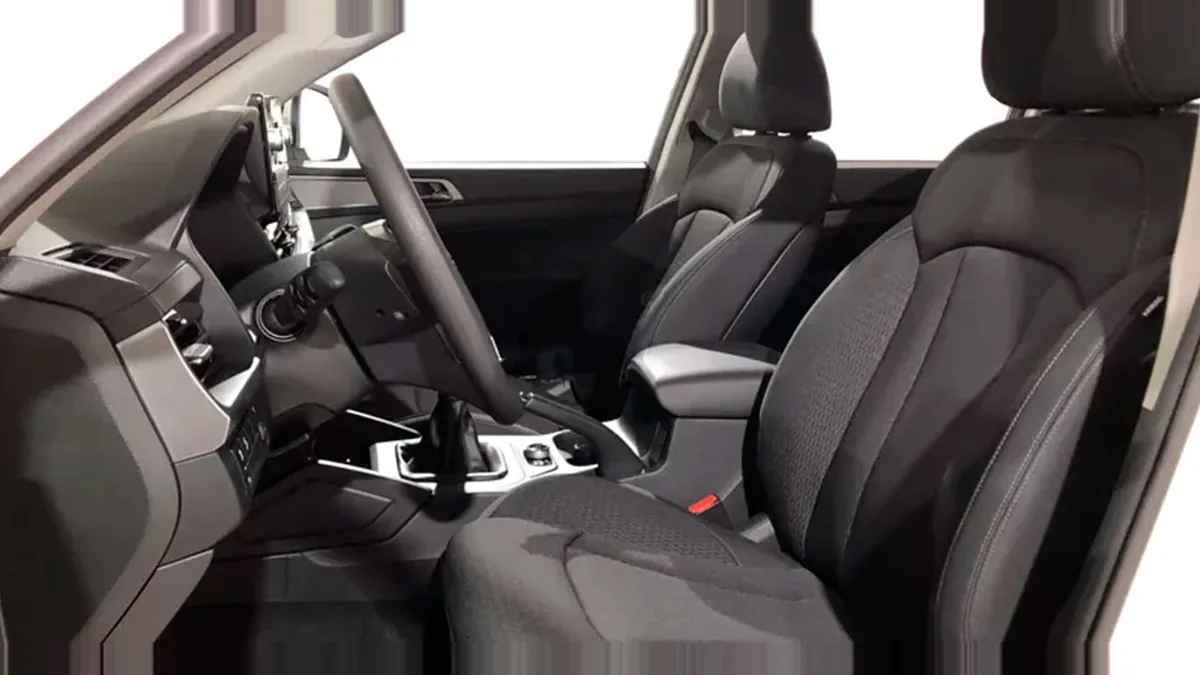 KGM Musso Sports D22 DTR Pro en renting en Zaragoza — Interior