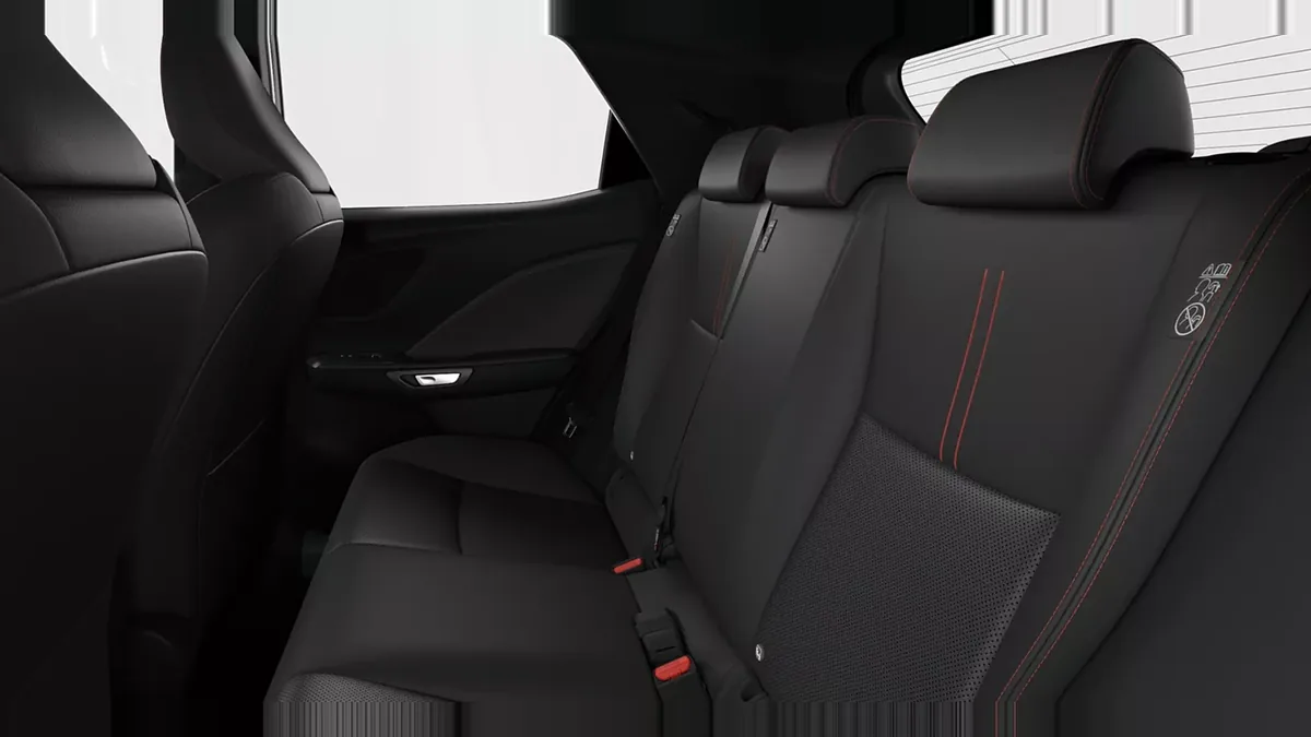 Lexus LBX Elegant Black 136CV Aut. en renting en Zaragoza — vista 8