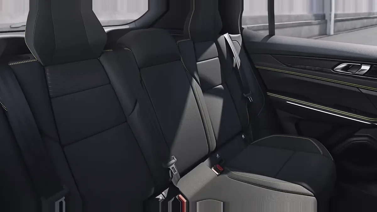 Lynk & Co 01 1.5 PHEV Core en renting en Zaragoza — vista 7