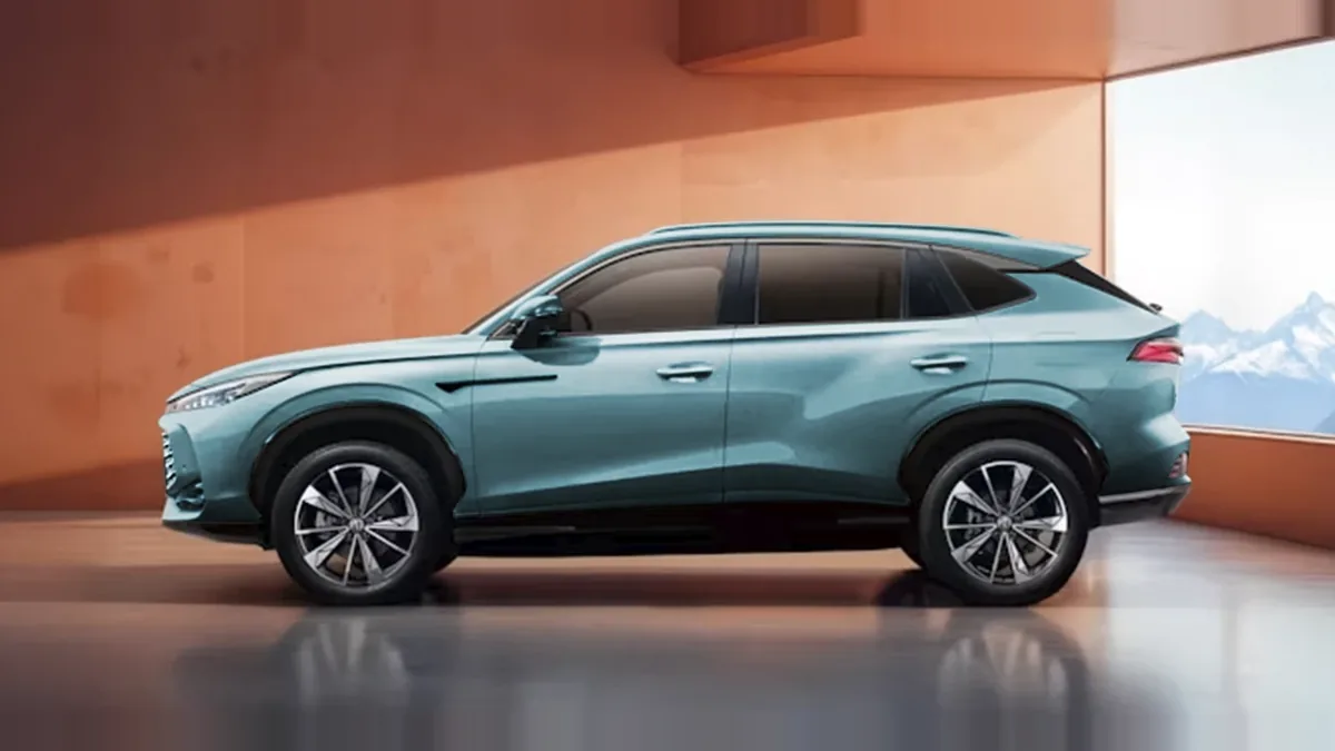 MG HS 1.5 Hybrid Comfort en renting en Zaragoza — Trasera
