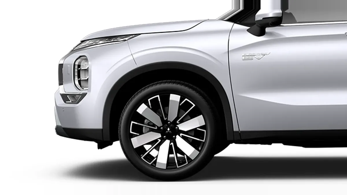 Mitsubishi Outlander PHEV Kaiteki 4WD 306CV en renting en Zaragoza — vista 12