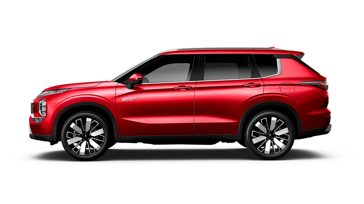 Mitsubishi Outlander PHEV Kaiteki 4WD 306CV en renting en Zaragoza — Delantera