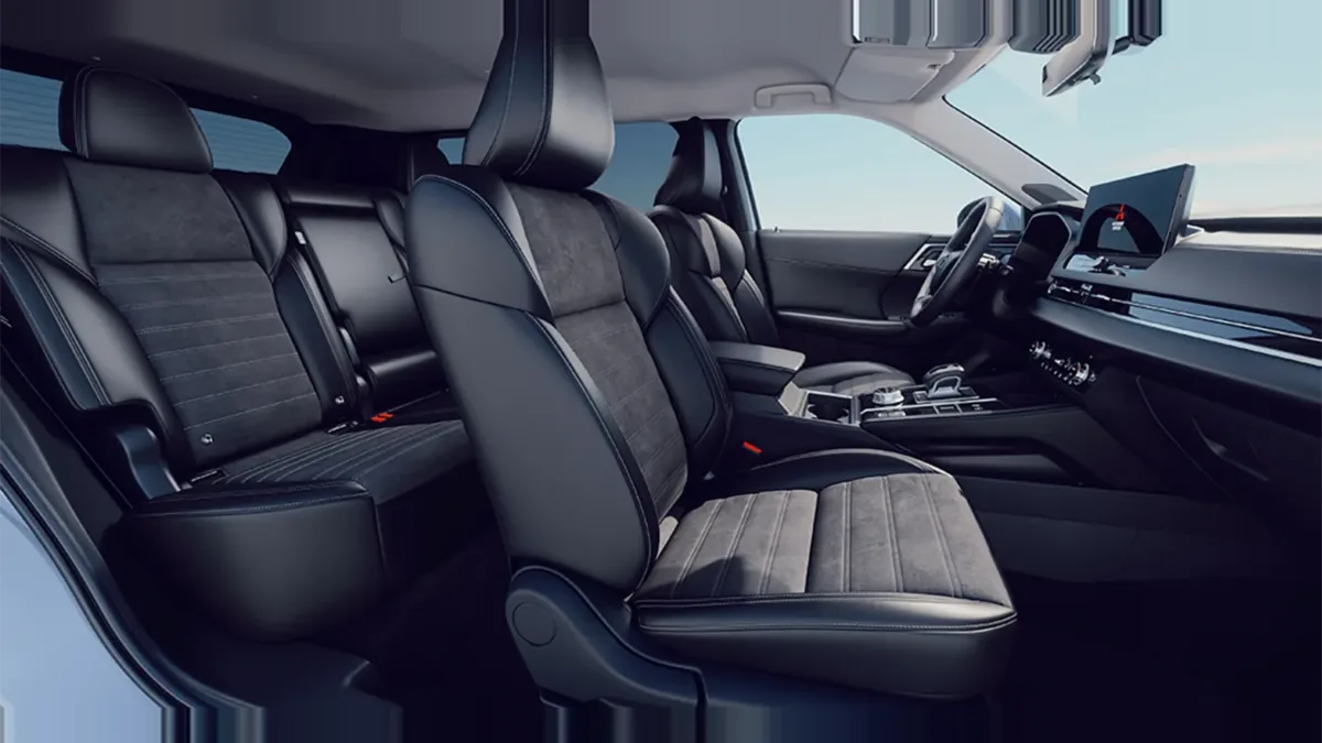Mitsubishi Outlander PHEV Kaiteki 4WD 306CV en renting en Zaragoza — vista 9