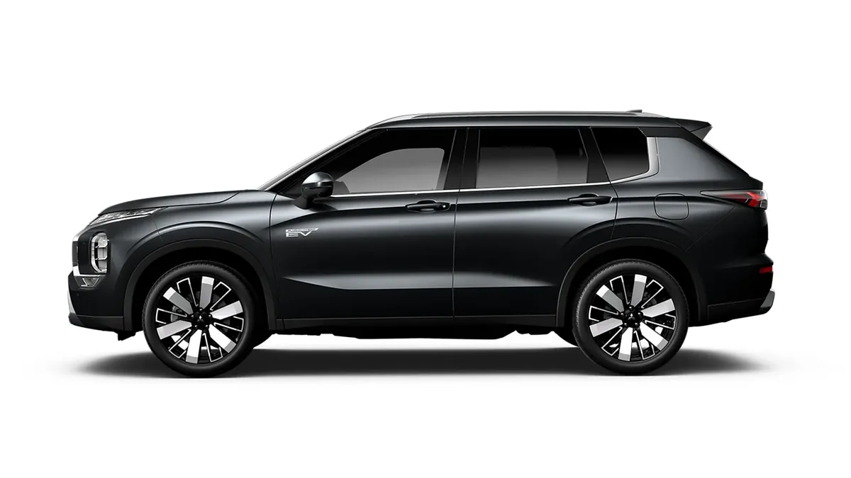 Mitsubishi Outlander PHEV Kaiteki 4WD 306CV en renting en Zaragoza — Trasera