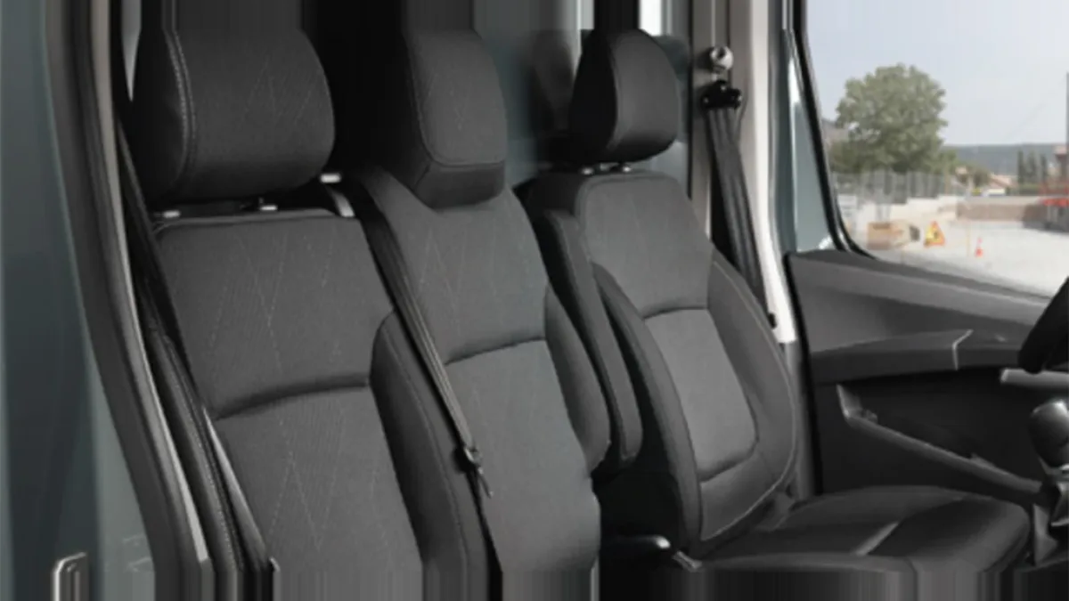 Nissan Primastar Furgón 2.0 DCI S&S L1H1 Acenta 110CV (MERCANCÍAS PROPIAS) en renting en Zaragoza — Delantera