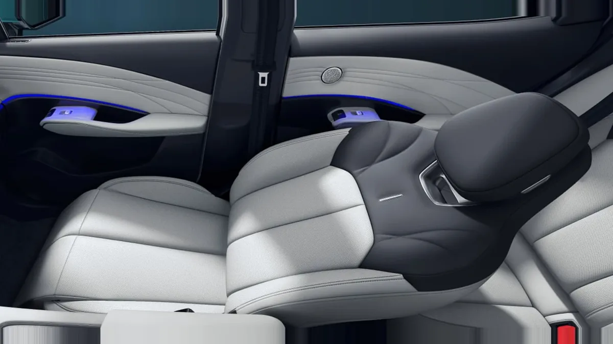 Omoda 7 SHS-P Premium 1.5 TGDI 1DHT 205kW FWD en renting en Zaragoza — Interior