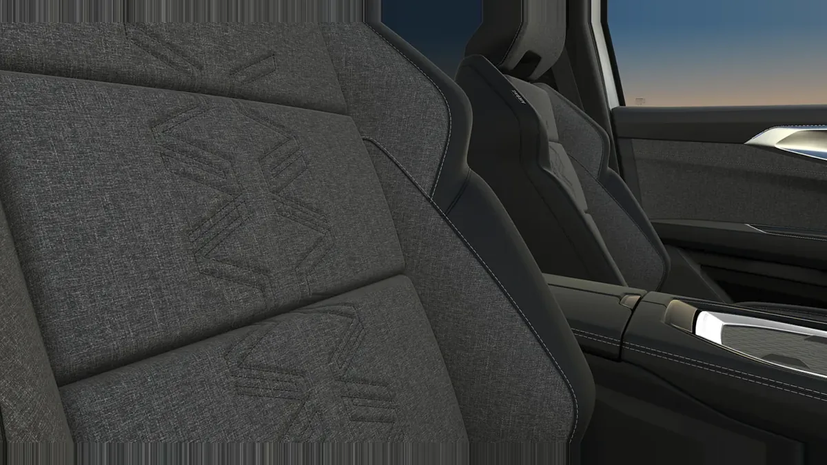 Renault Austral 1.3 TCe Mild Hybrid Techno 150CV en renting en Zaragoza — vista 7