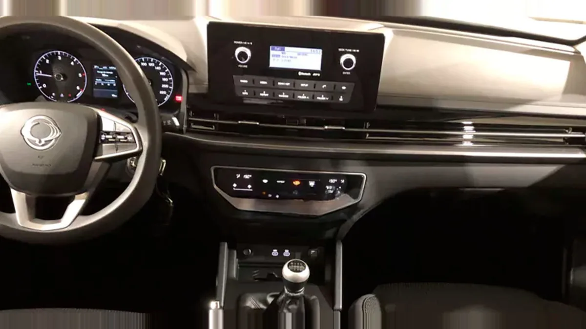 KGM Musso Sports D22 DTR Pro 4X4 MT en renting en Zaragoza — Interior
