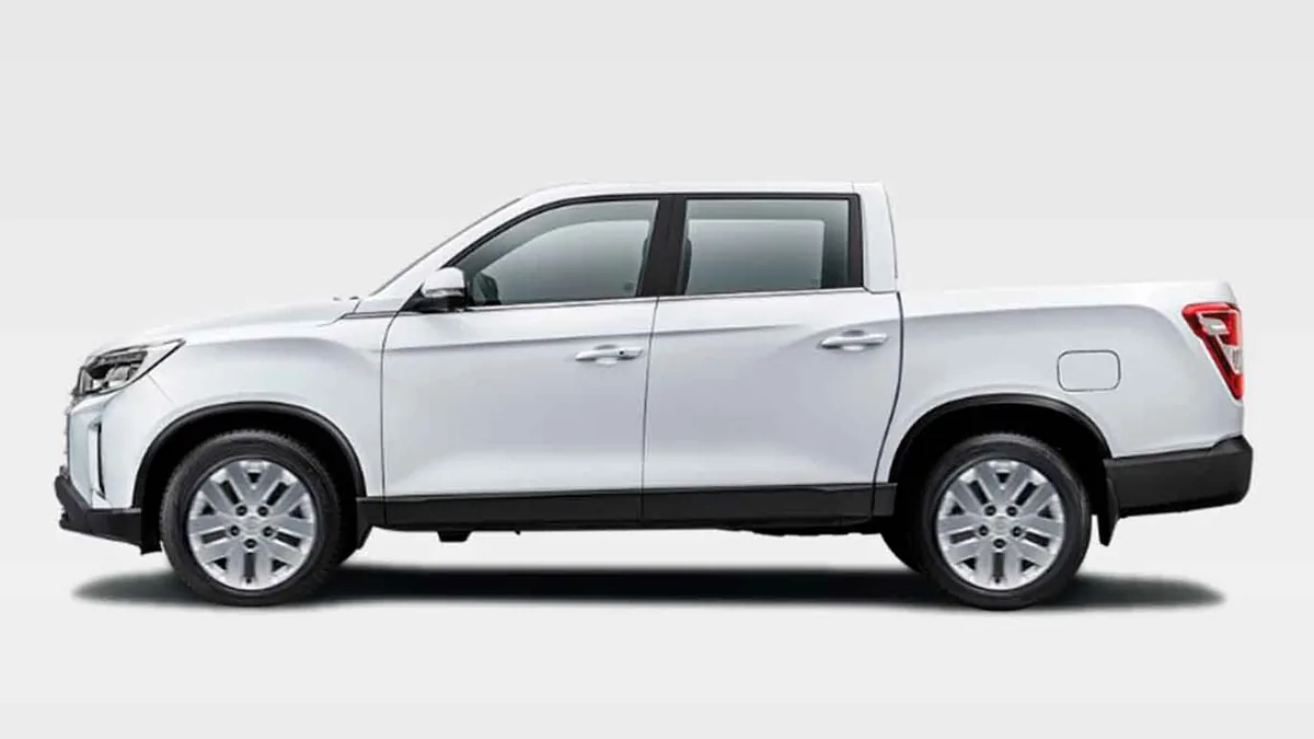 KGM Musso Sports D22 DTR Pro 4X4 MT en renting en Zaragoza — Trasera