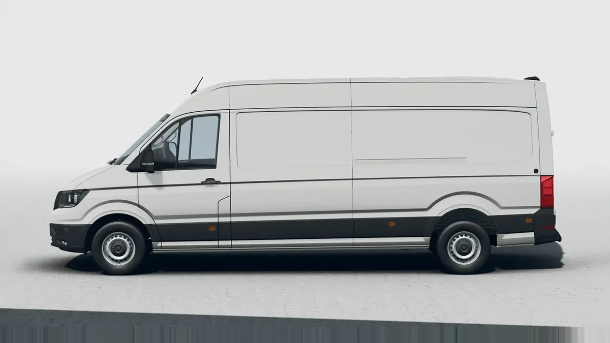 Volkswagen Crafter 35 Furgón BL TA L4H3 2.0 TDI 103kW (140CV) - ISOTERMO en renting en Zaragoza — Delantera