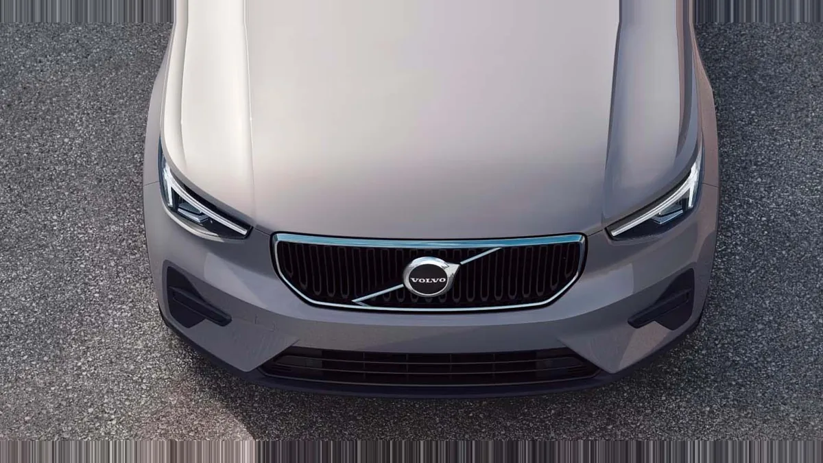 Volvo XC40 2.0 B3 G Core Auto en renting en Zaragoza — Delantera